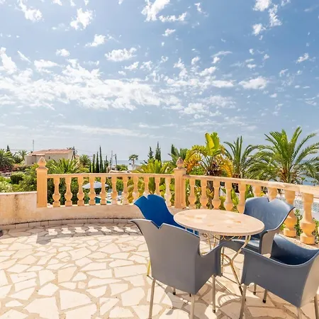 Sunny Villa *